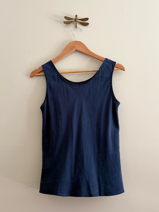 Vintage Tops - Silk Lord & Taylor Vintage Navy Blue Sleeveless Tank Top Women’s Medium